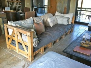 Turn wooden pallets into a wonderful couch as an upcycling idea