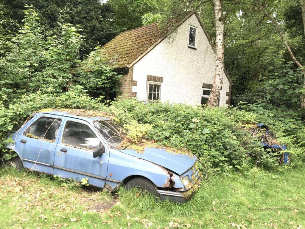 A car to remove and scrap at a home in the Streetly area of Sutton Coldfield. A Streetly house clearance. Berkeley House Clearance. Waste removal and garden tidy up services. 